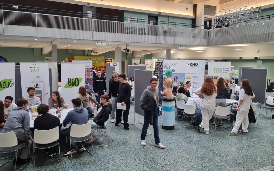 Gesamtschüler kommen mit 25 Unternehmen bei KarriereChat ins Gespräch